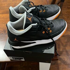 Nike Mens’s Aura size 10.5